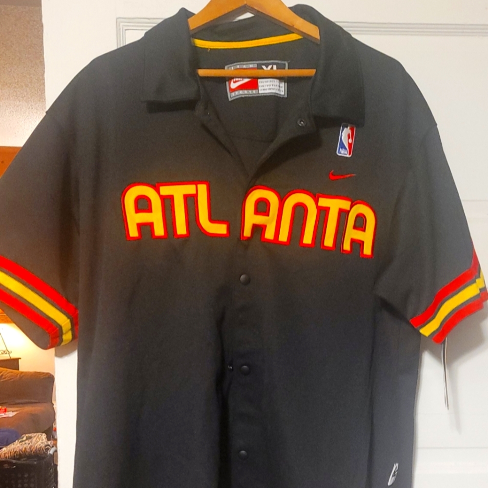 Atlanta Hawks warm up caot